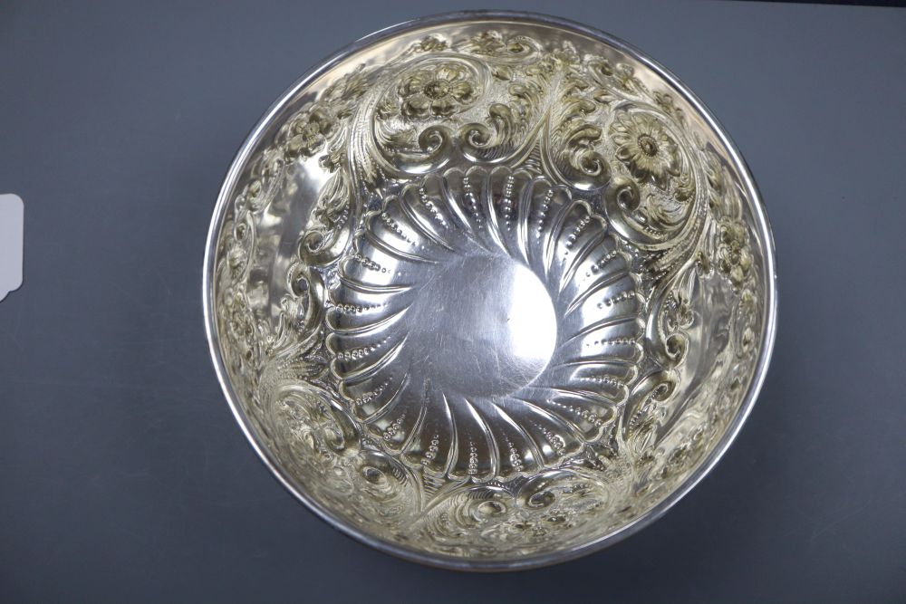 An Edwardian repousse silver pedestal rose bowl, Fenton Bros. Ltd, Sheffield, 1902, diameter 19.6cm, 12.5oz.
